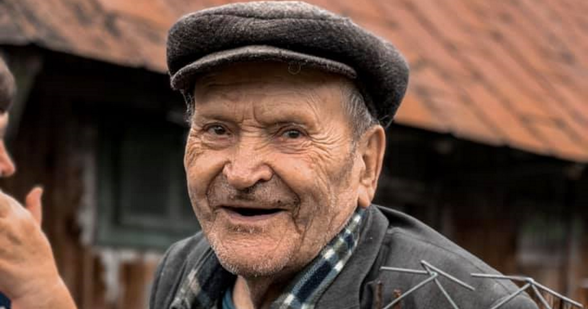 Добрі люде є фсюде, – каже мій дідо, якому минуло 96, і прасує собі ...
